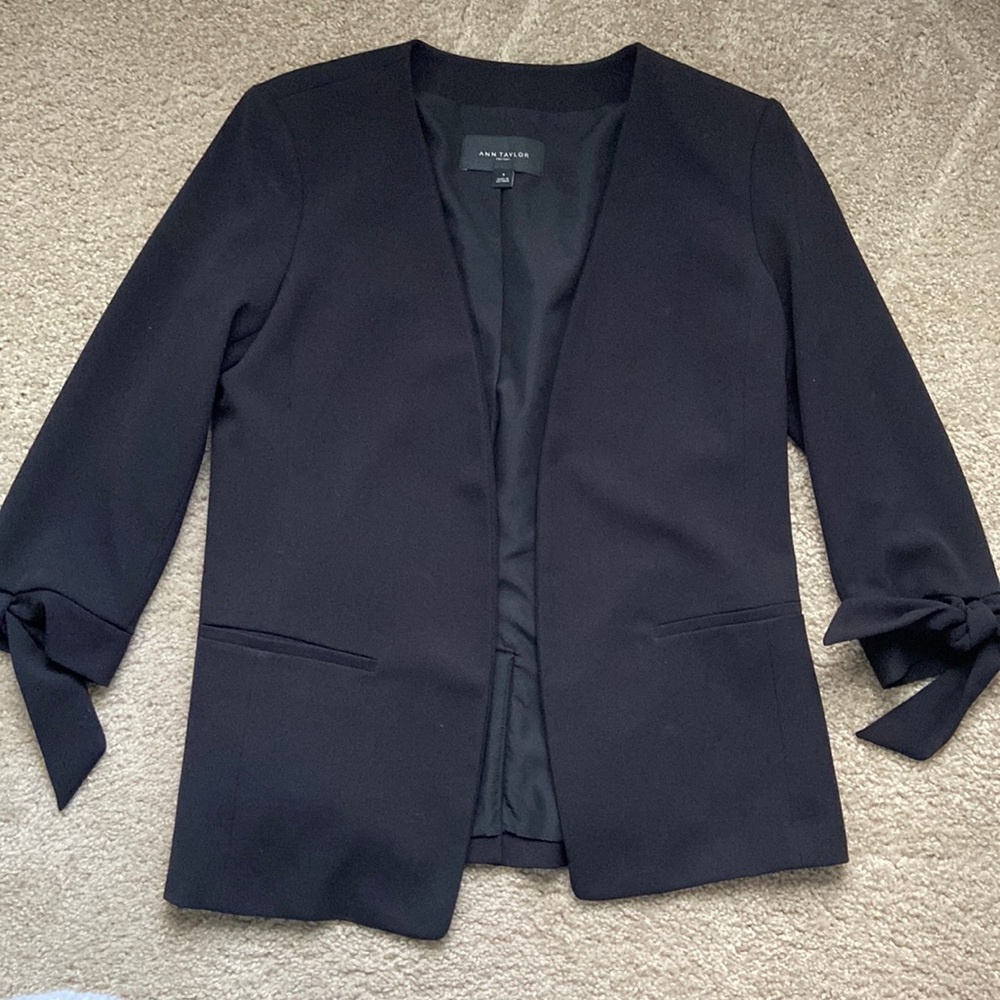 Gorgeous Ann taylor factory black blazer